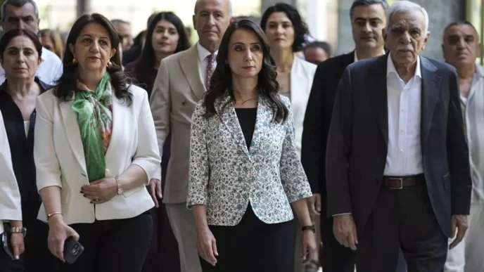 Abdulkadir Selvi ile DEM Parti arasinda kriz Tulay Hatimogullarina agir