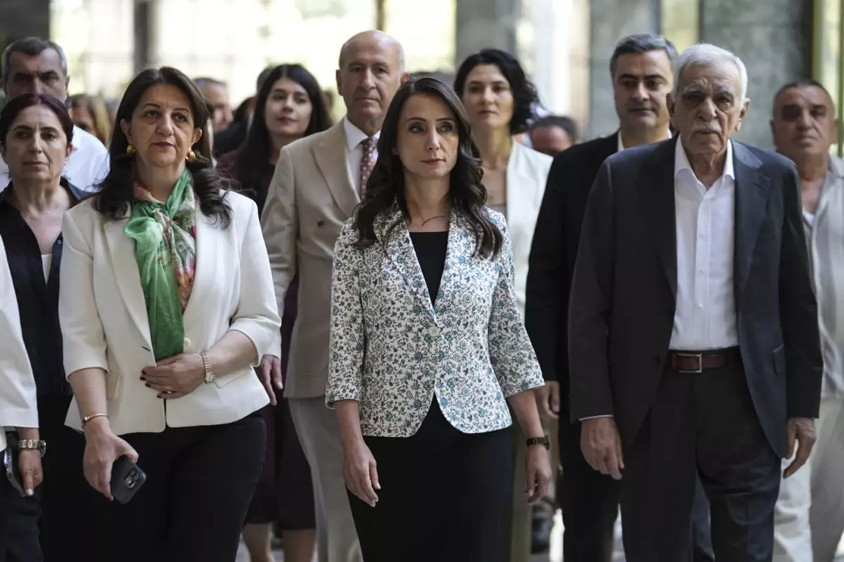 Abdulkadir Selvi ile DEM Parti arasinda kriz Tulay Hatimogullarina agir