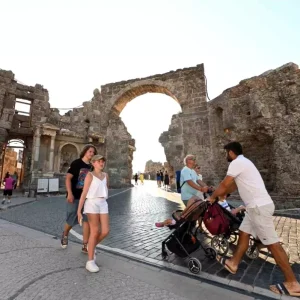 Antalya Turizmde Tarih Yazdi 104 Bin Ziyaretci Rekoru