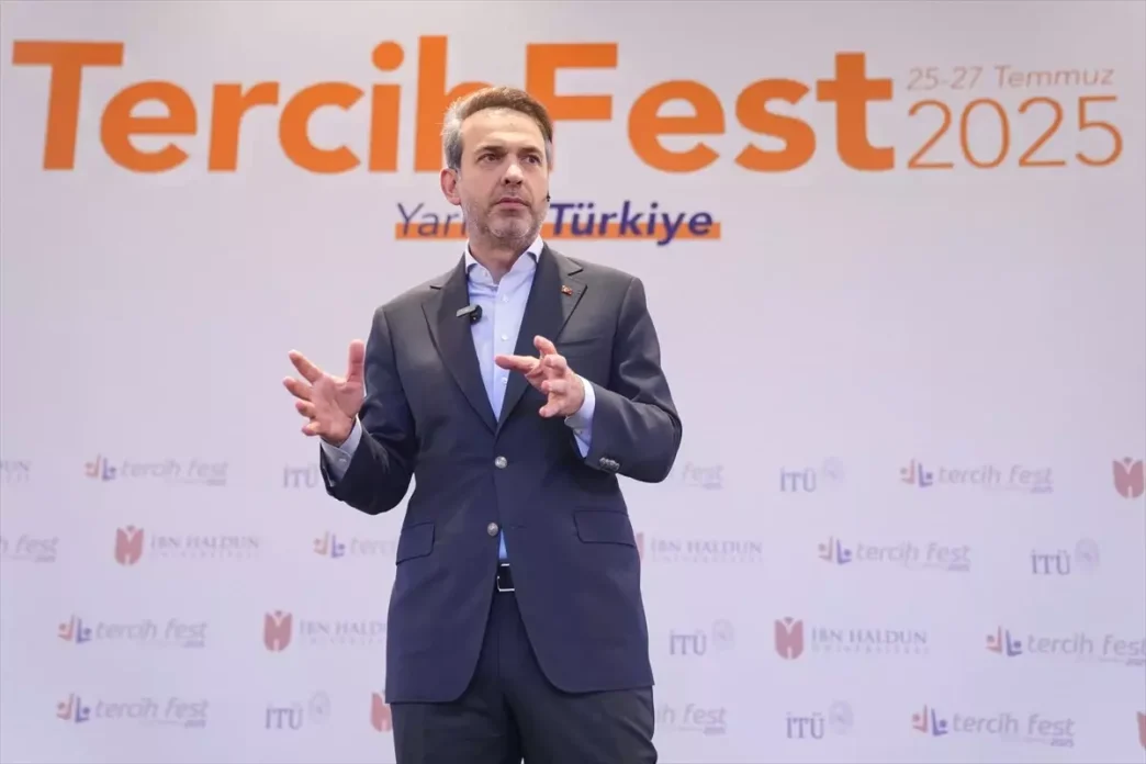 Bakan Bayraktar TercihFest 2025te universite adaylariyla bulustu Aciklamasi