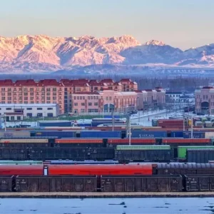 Cin Avrupa Yuk Treni Seferleri Xinjiangda Artti