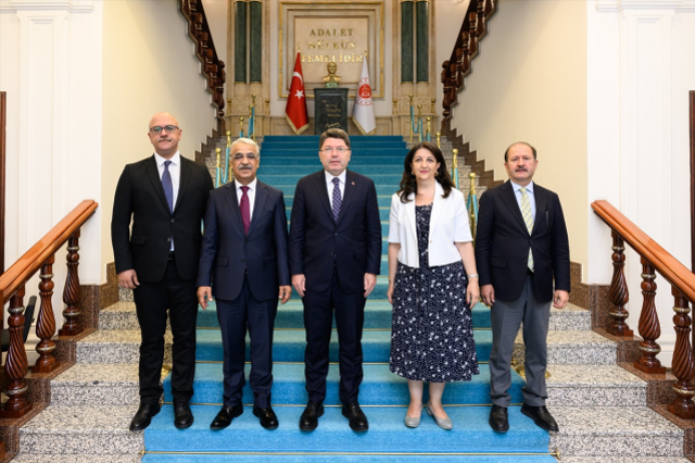 DEM Parti heyetiyle görüşen Adalet Bakanı Tunç'tan açıklama