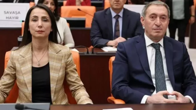 DEM Partiden Demirtasa ziyaret Arkadaslarimizin serbest birakilmasi gerekiyor