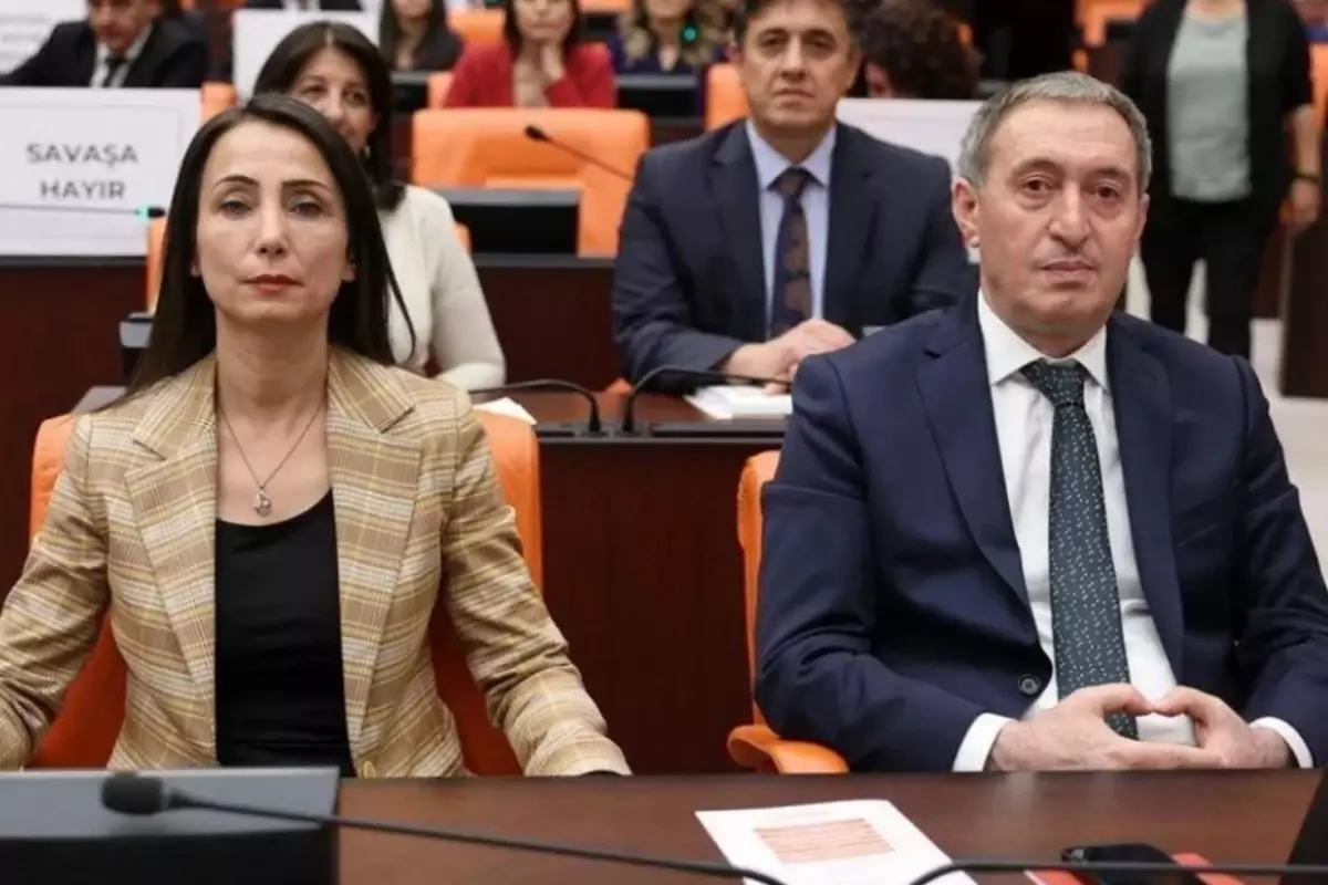 DEM Partiden Demirtasa ziyaret Arkadaslarimizin serbest birakilmasi gerekiyor