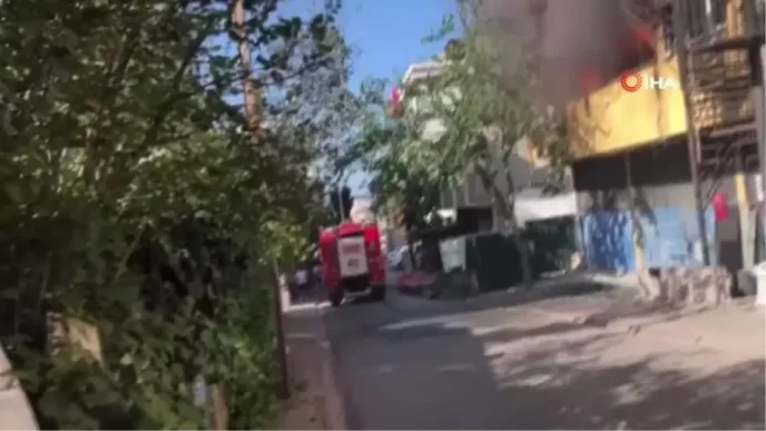 Dudulluda 4 katli is yeri alev alev yandi