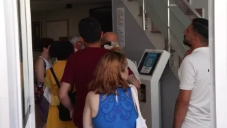 Ehliyet Yenileme Suresi Bugun Sona Erdi Vatandaslar Nufus Mudurluklerinde Yogunlasti