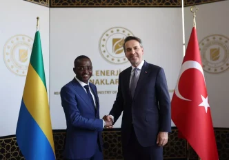 Enerji Bakani Bayraktar Gabonlu Yetkililerle Bir Araya Geldi