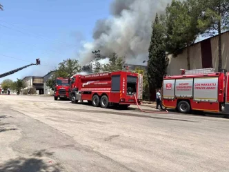 Gaziantepte Hali Fabrikasinda Yangin Ekipler 4 Saatte Kontrol Altina Aldi