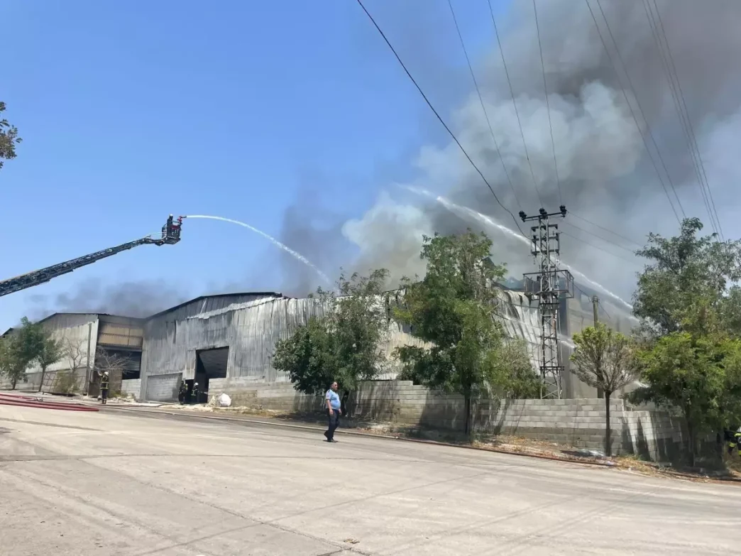 Gaziantepte Hali Fabrikasinda Yangin Haberler
