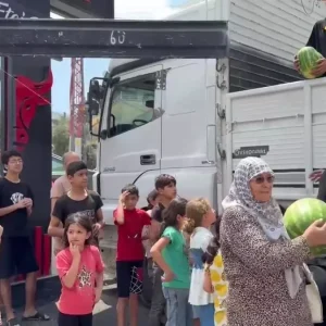 Hatayda Hayirsever Esnaf 20 Ton Karpuzu Ucretsiz Dagitti