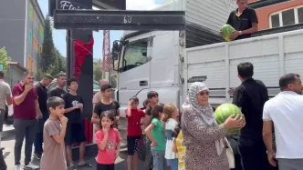 Hatayda Hayirsever Esnaf 20 Ton Karpuzu Ucretsiz Dagitti