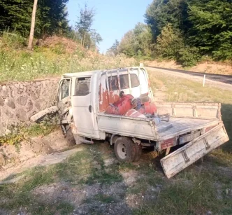 Inegolde Kamyonet ile Kamyon Carpisti 1 Yarali
