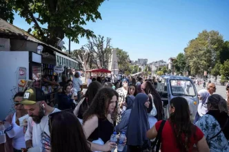 Istanbulda Sicak Havalar Su Satislarini Artirdi