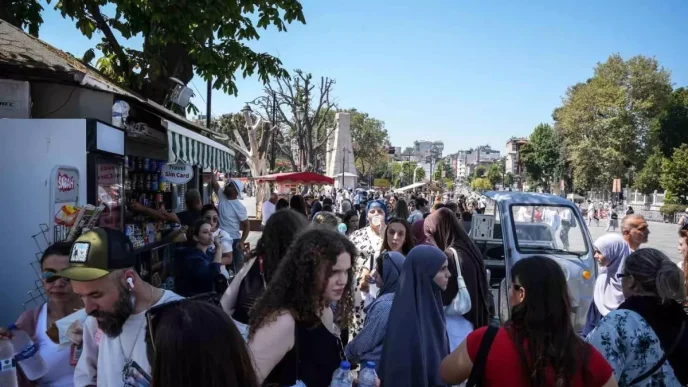 Istanbulda Sicak Havalar Su Satislarini Artirdi