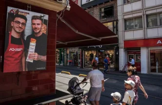 Istanbulda Yapay Zeka ile Uretilen Unlu Fotograflar Viral Oldu