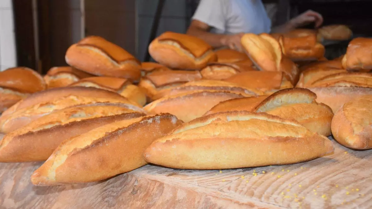 Izmirde Ekmek Fiyatlarina Zam Yapildi