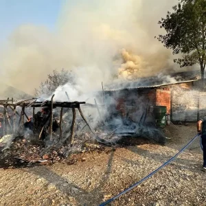 Korfezde Depo Yangini 400 Bin Liralik Zarar