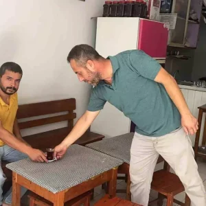 Osmaniyede Cay Ocaginda Siyaset Konusmak Yasaktir Uygulamasi