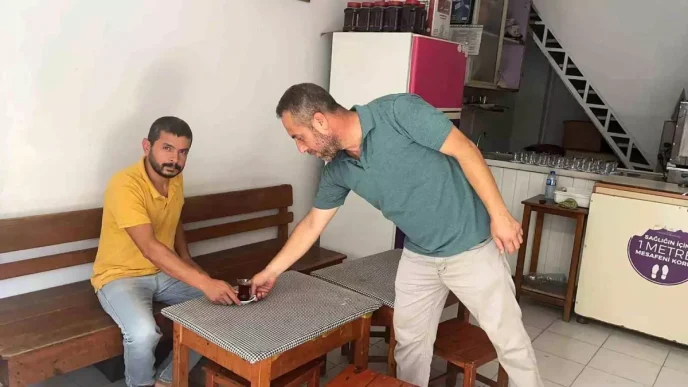 Osmaniyede Cay Ocaginda Siyaset Konusmak Yasaktir Uygulamasi