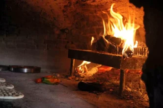Sanliurfada Tas Firin Ustalari Kavurucu Sicaklikta Calismaya Devam Ediyor