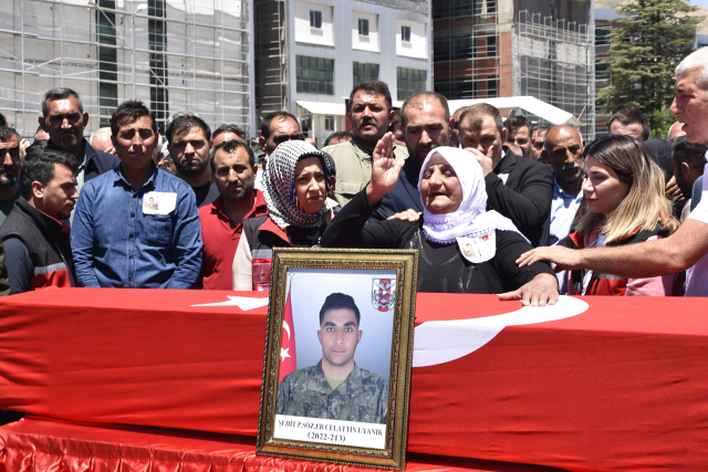 Şehit Celalettin Uyanık'ın annesi, Cumhurbaşkanı Erdoğan'a Kürtçe selam gönderdi