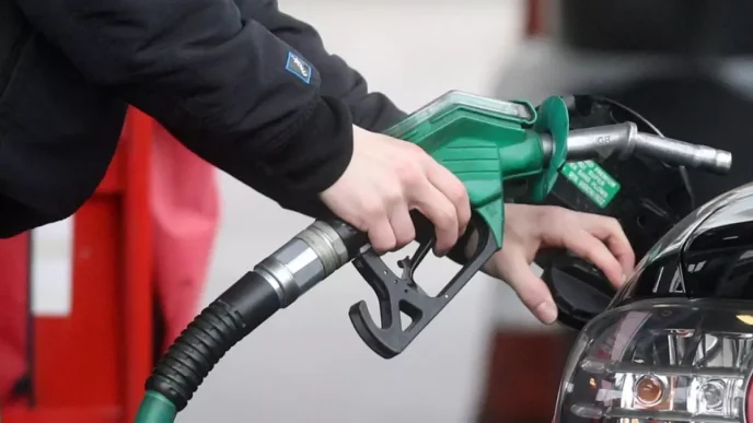 Suruculer dikkat Benzin ve motorine zam geliyor