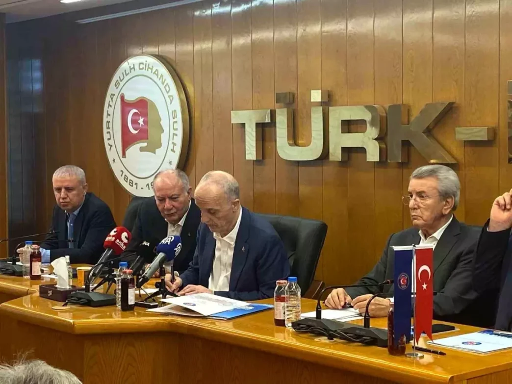 TURK IS Baskani Ergun Atalaydan Grev Aciklamalari