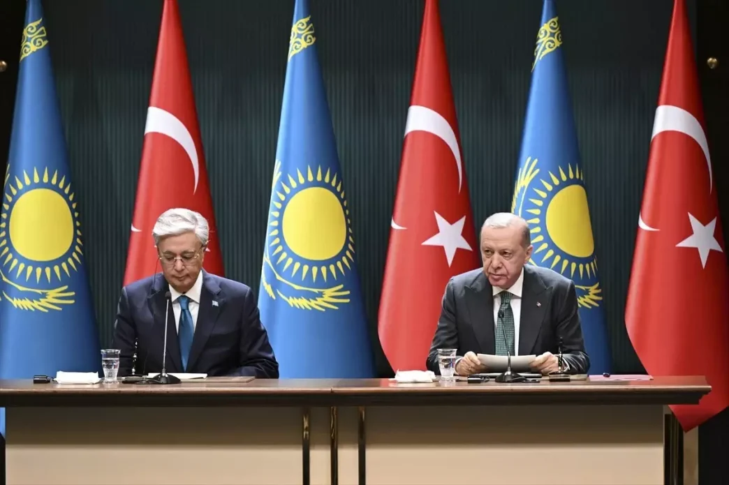 Tokayev Turkiyenin Savunma Teknolojilerini Ovdu