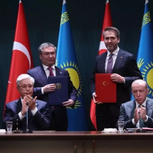 Turkiye ve Kazakistan arasinda enerji alaninda isbirligi anlasmasi imzalandi