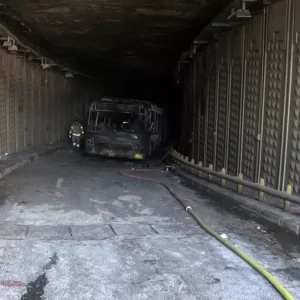 UMRANIYE DUDULLUDA IETT OTOBUSU YANDI 4