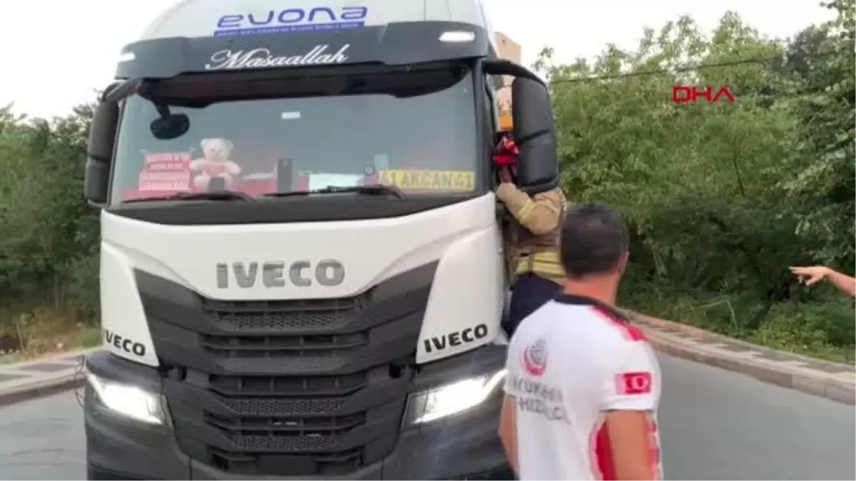 UMRANIYEDE CALISIR HALDE YOL ORTASINDA BIRAKTIGI KAMYONDA 2 SAAT UYUDU