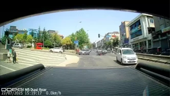 Umraniyede Kirmizi Isikta Yayaya Motosiklet Carpti