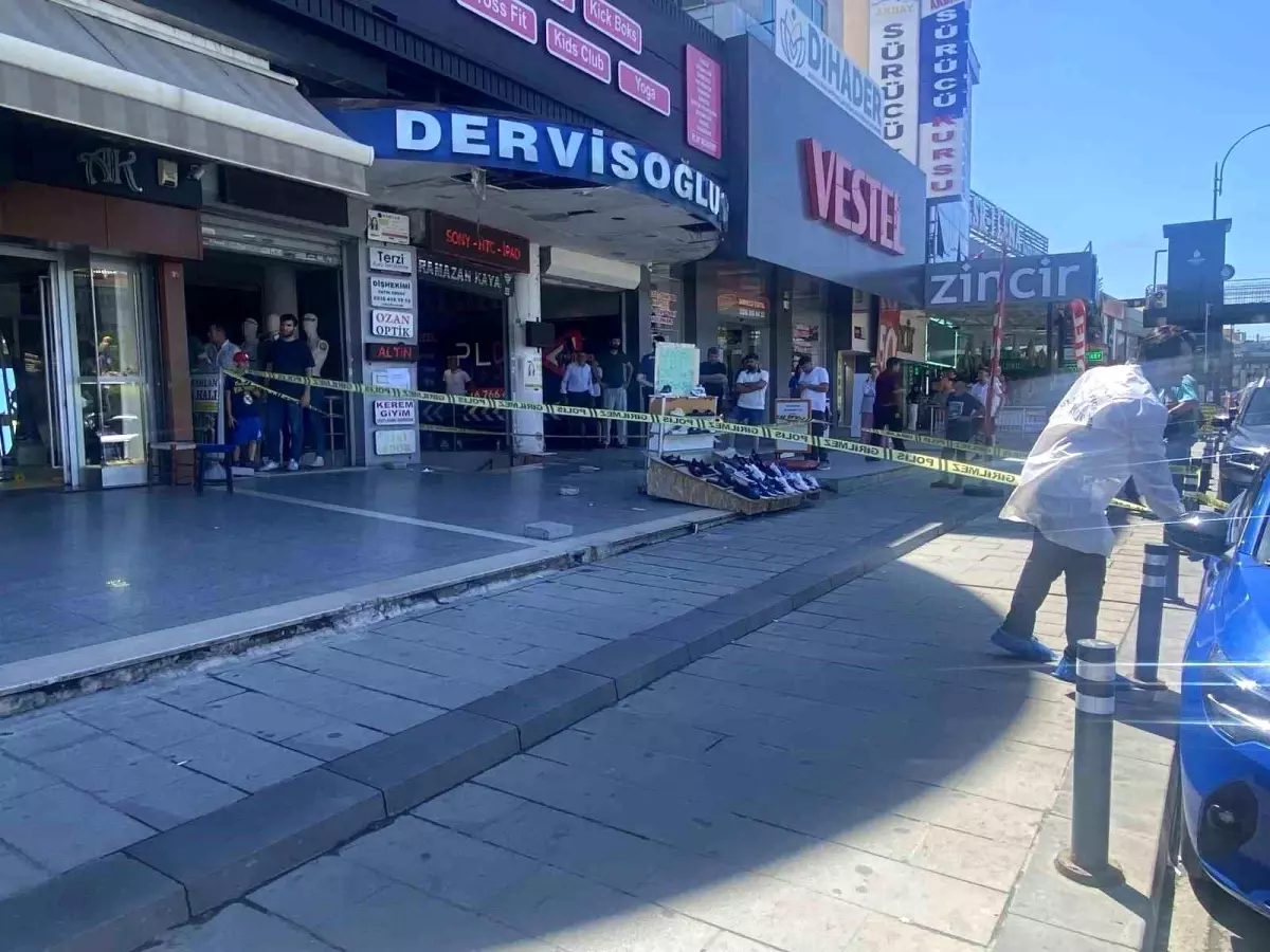 Umraniyede Kuyumcuda Silahli Soygun Girisimi