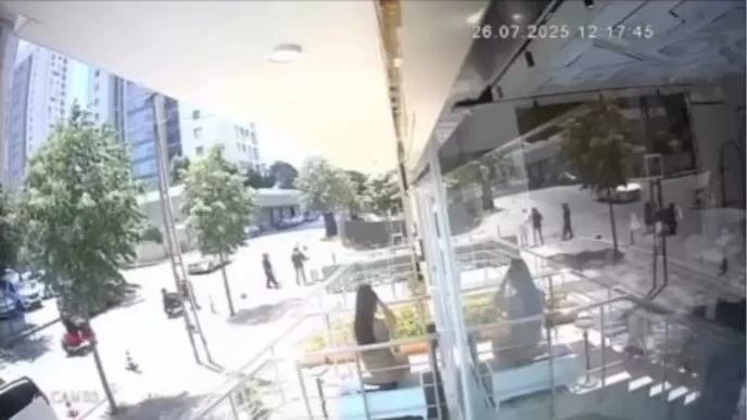 Umraniyede Motosikletli Saldiri Bir Kisi Yaralandi