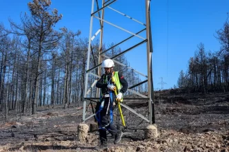 Yangin Bolgesindeki Enerji Hatlarinin Onarimina Baslandi