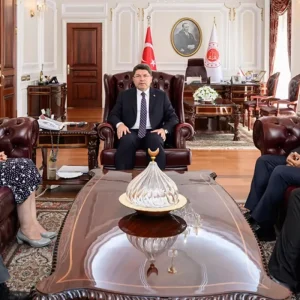 dem parti heyetiyle gorusen adalet bakani tunc 18854179 3757 amp