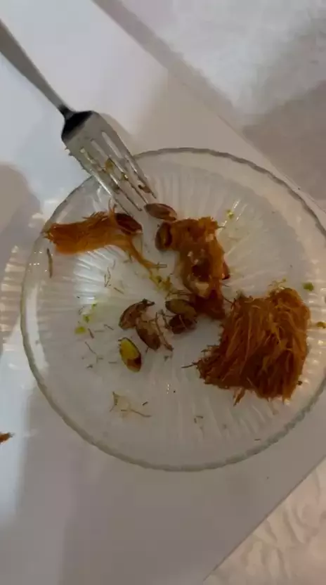 Ünlü şekerleme ve helva zincirinin tatlısından çok sayıda canlı kurt çıktı