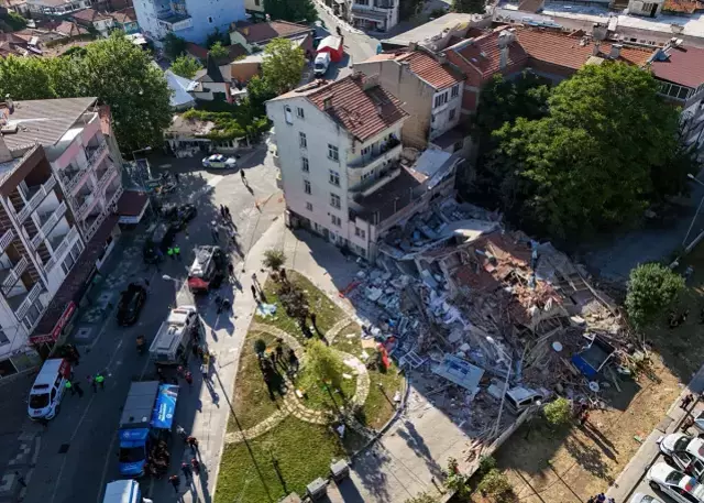 Depremde yıkılan binayla ilgili vahim iddia: Pide salonu kolonları kesmiş