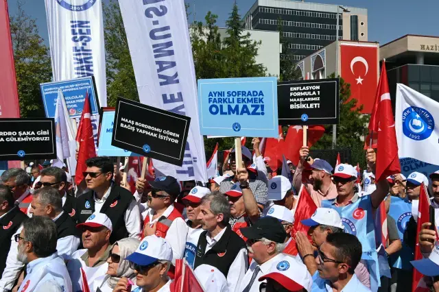 İş bırakan memurlar Hazine ve Maliye Bakanlığı'nın önünde: Alnını karışlarım