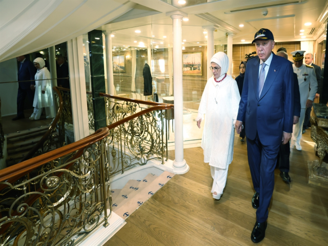 Cumhurbaşkanı Erdoğan, Emine Erdoğan ile birlikte Savanora Yatı'nı ziyaret etti