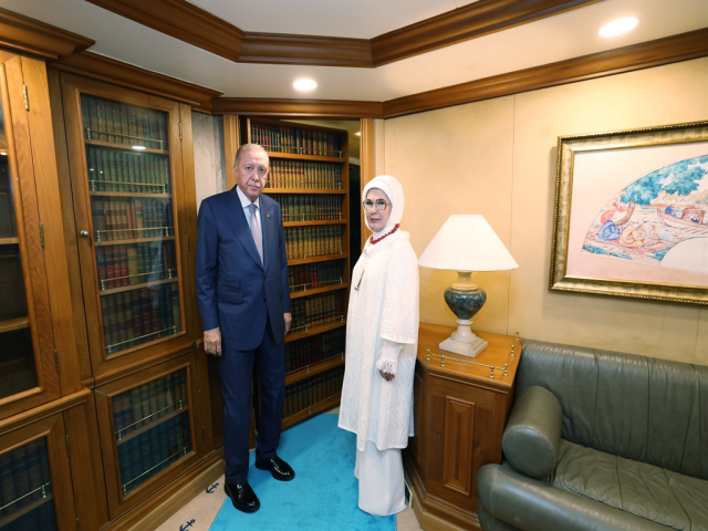 Cumhurbaşkanı Erdoğan, Emine Erdoğan ile birlikte Savanora Yatı'nı ziyaret etti