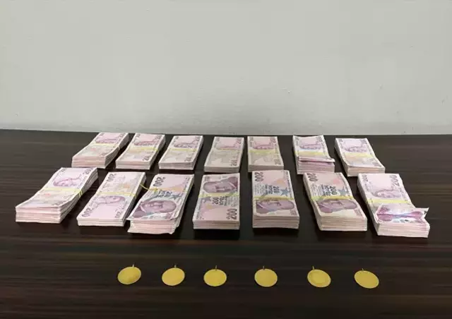 Çöpe Atılan Altınlar Polisiyle Bulundu
