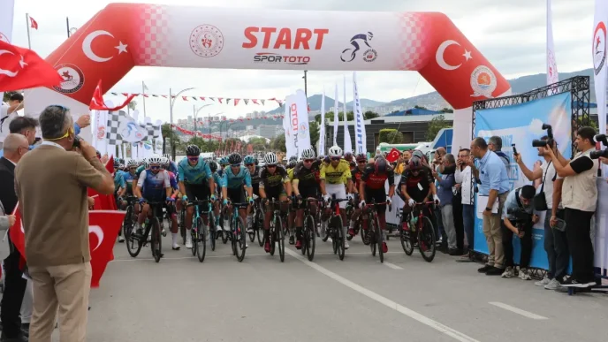 3 Uluslararasi Kurtulus Yolu Bisiklet Turu Samsunda Basladi