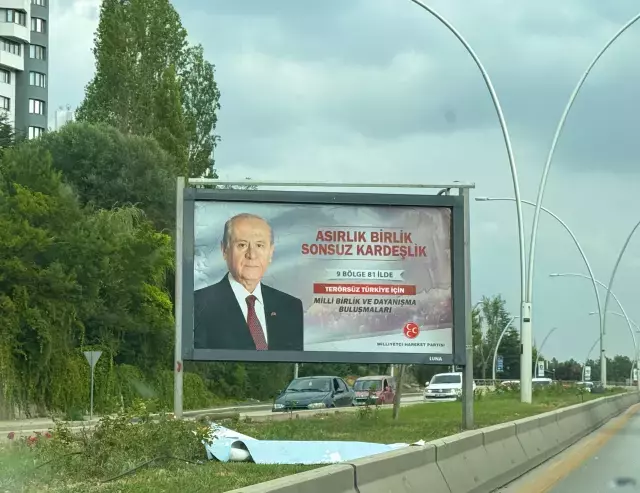 '9 bölge' ifadesi ne anlama geliyor? MHP'den tartışma yaratan afişler için açıklama