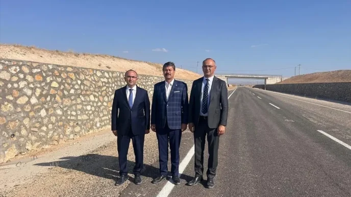 AK Parti Kirsehir Milletvekili Erkan kentte yurutulen kara yolu projelerini