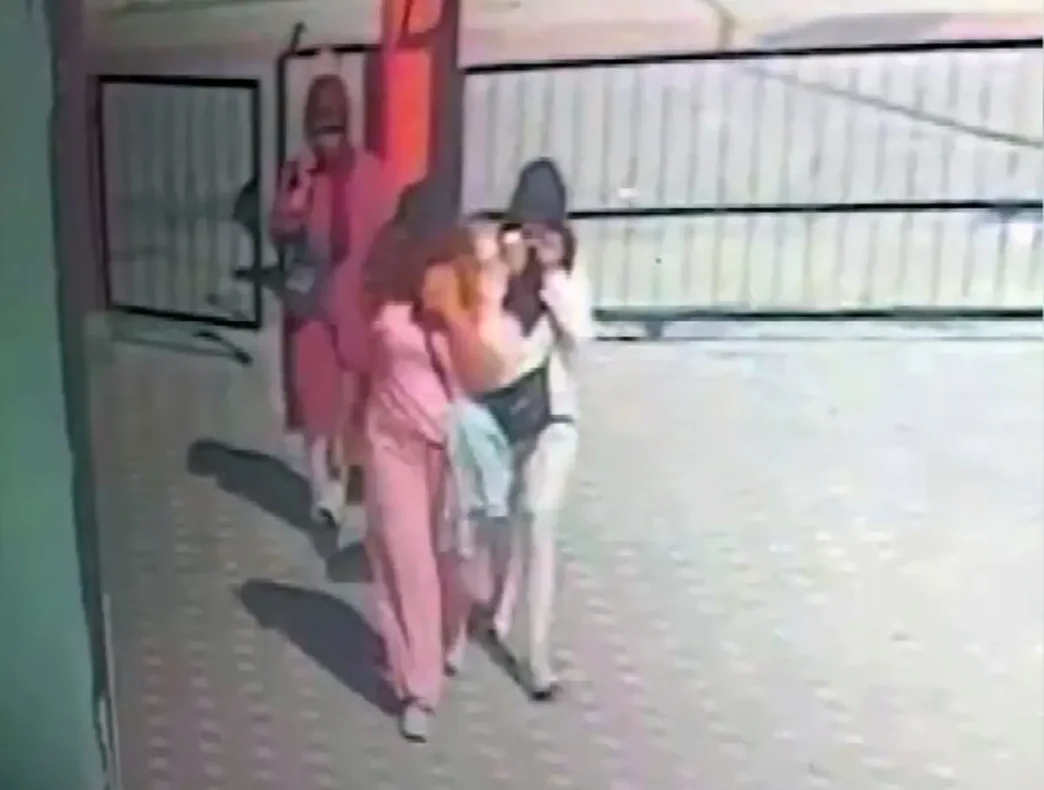 Adanada Altin Hirsizligi 3 Kadin 200 Bin Lira Caldi