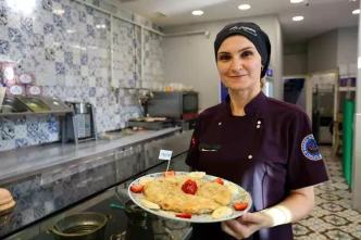 Adanali Tatlicidan Esine Ozel Balli Tahinli Katmer Ilgisi