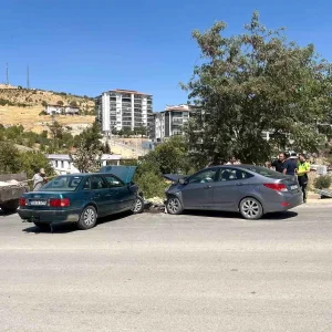 Adiyamanda Kafa Kafaya Carpisma 2 Yarali