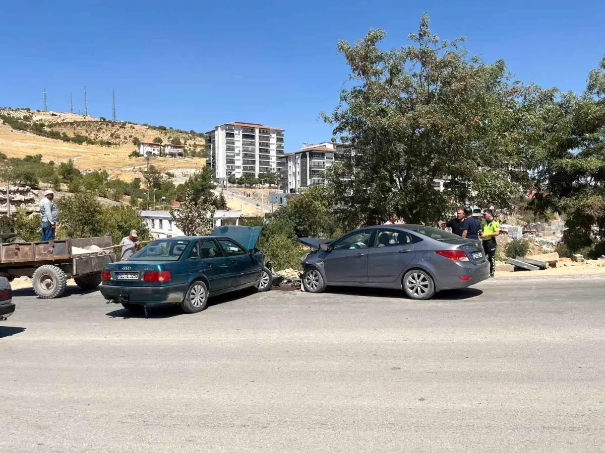 Adiyamanda Kafa Kafaya Carpisma 2 Yarali