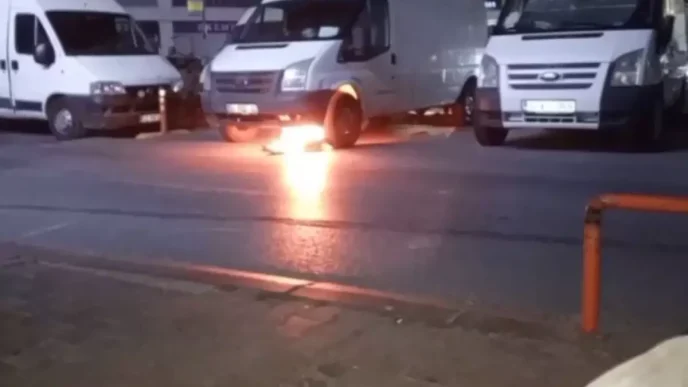 Alacak Kavgasi Eski Calisan Araclari Atese Verdi